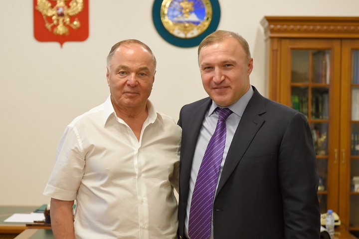 Экс-президент Адыгеи Хазрет Совмен поздравил жителей региона с Днем Республики