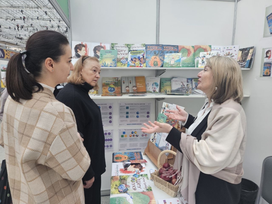 Посетители международной книжной ярмарки познакомились с детской литературой из Адыгеи